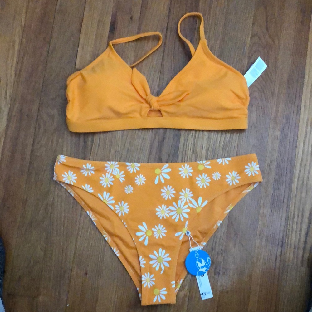LAST CHANCE - Cupshe Bikini Orange Daisy Size L
